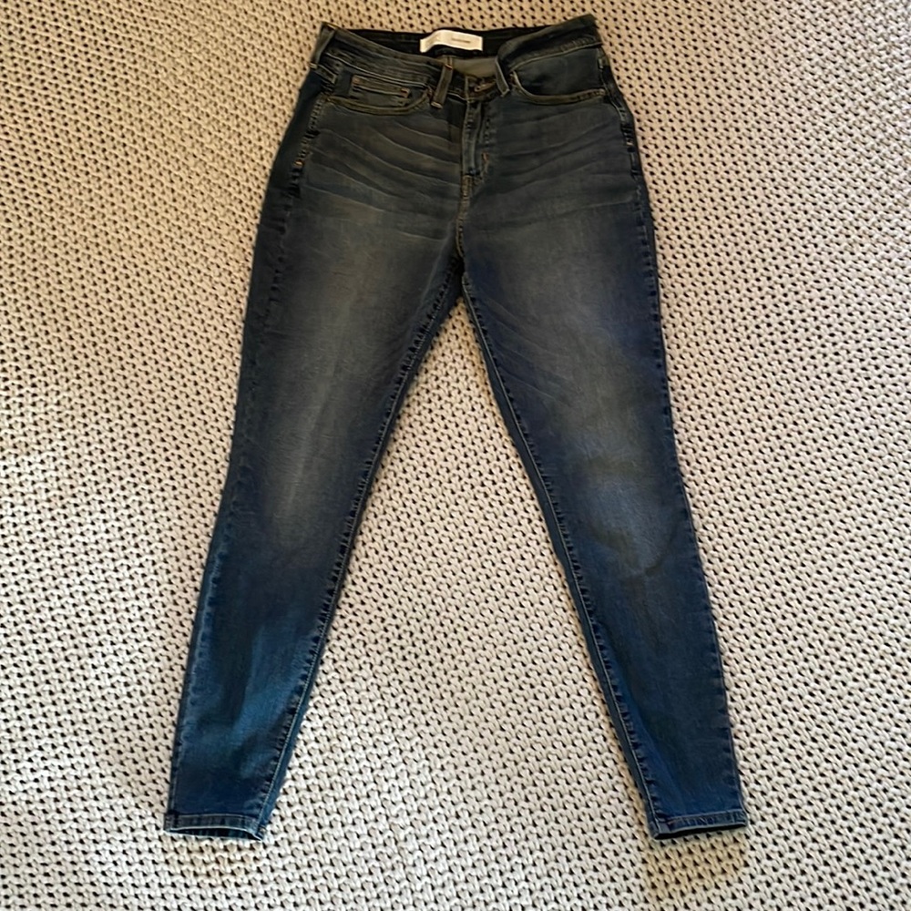 Women’s signature Levi Strauss Gold, Mid-rise Skinny jeans, size 10M, W30, L30